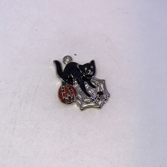 Halloween Cat with Spider Web Pendant - Picture 2 of 4
